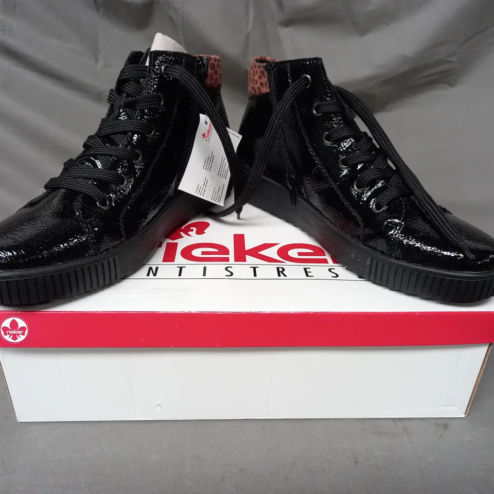 BOXED PAIR OF RIEKER HI TOP TRAINERS IN BLACK SIZE 6