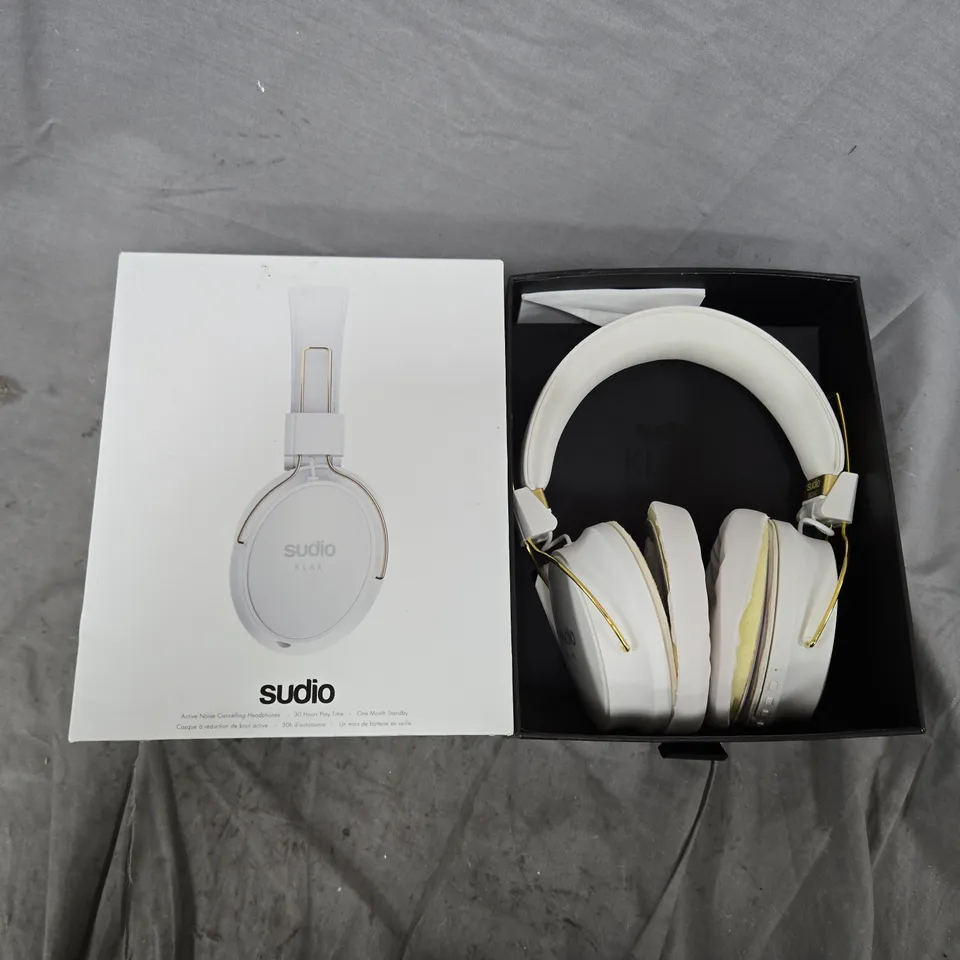 BOXED SUDIO ACTIVE NOISE CANCELLING HEADPHONES IN WHITE