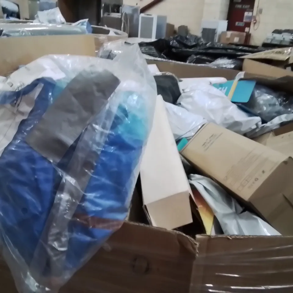 PALLET CONTAINING A LARGE QUANTITY OF HOSES