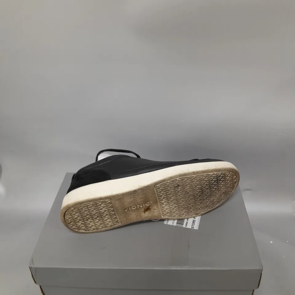 VIONIC ESSE WINNY BLACK LEATHER - SIZE 5