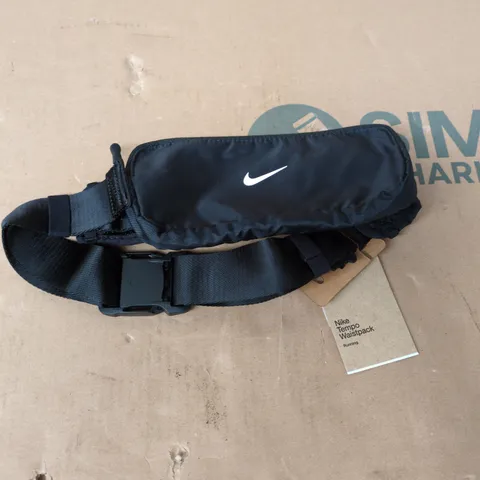 NIKE TEMPO WAISTPACK IN BLACK