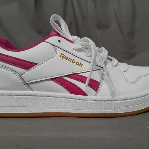 PAIR OF REEBOK TRAINERS IN WHITE/FUCHSIA UK SIZE 5.5