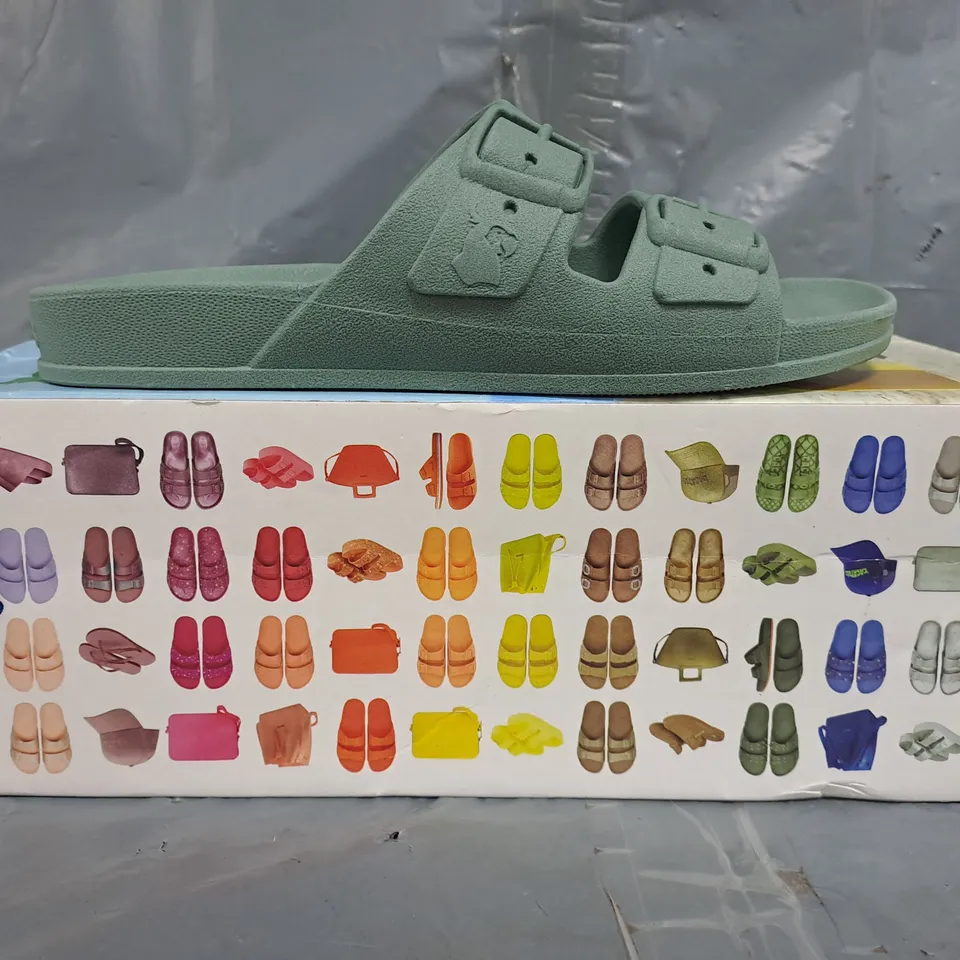 BOXED PAIR OF CACATOÉS PERFUMED/SCENTED OPEN TOE SANDALS IN VINTAGE GREEN SIZE EU 36