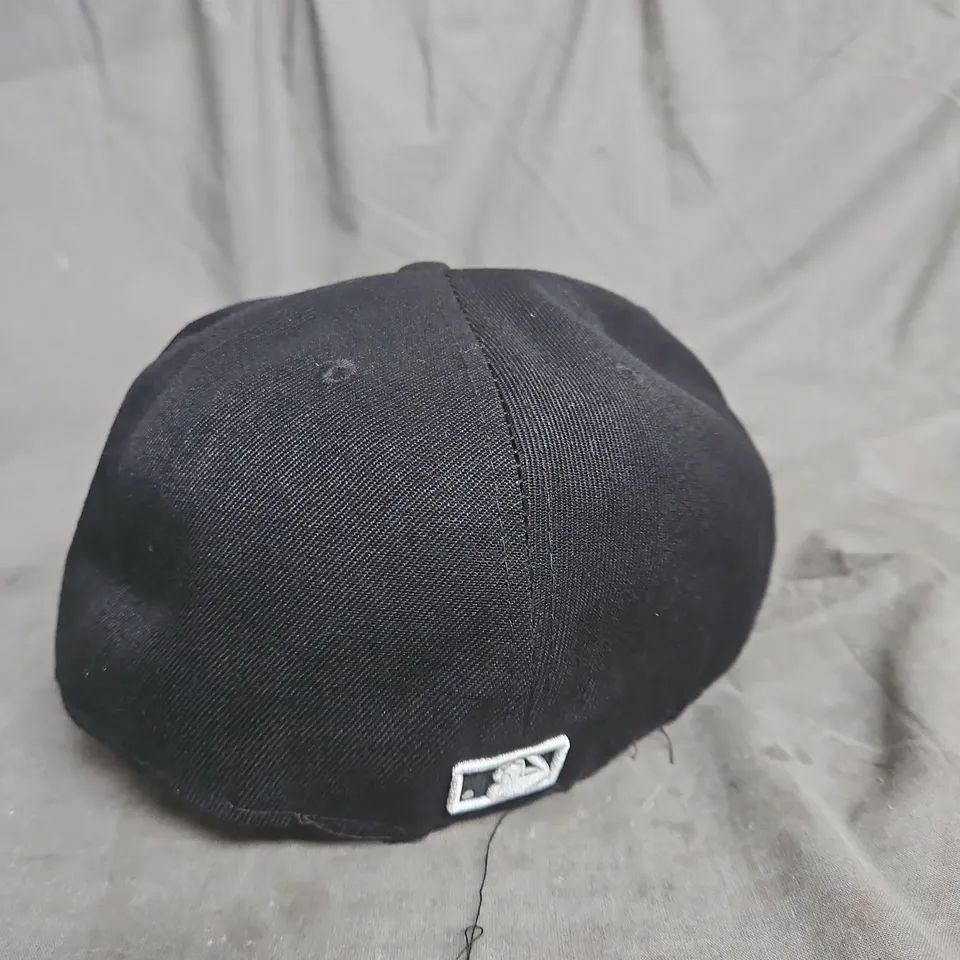NEW YORK METS NEW ERA 59FIFTY BLACK BASEBALL CAP – SIZE 8 (63.5 CM)