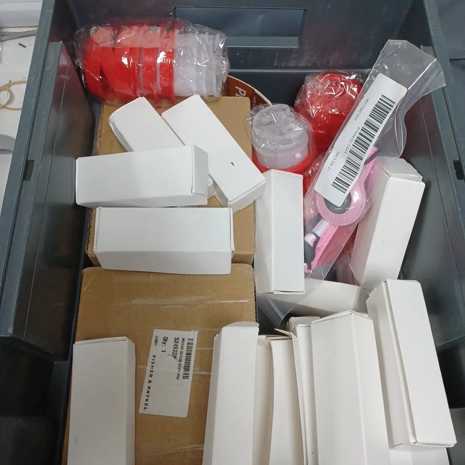 BOX OF APPROXIMATELY 20 ASSORTED HOUSEHOLD ITEMS TO INCLUDE BIRTHDAY BANNER AND BALLOONS, CAT COLLARS AND STATIONARY