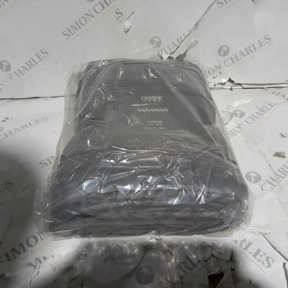 COZEE HOME VELVETSOFT THROW IN CHARCOAL