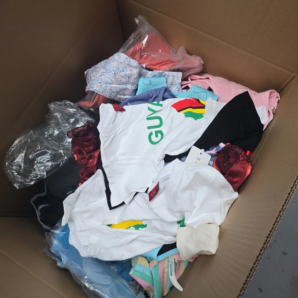 BOX OF APPROXIMATELY 30 ASSORTED CHILDREN'S CLOTHING ITEMS TO INCLUDE F&F ETC