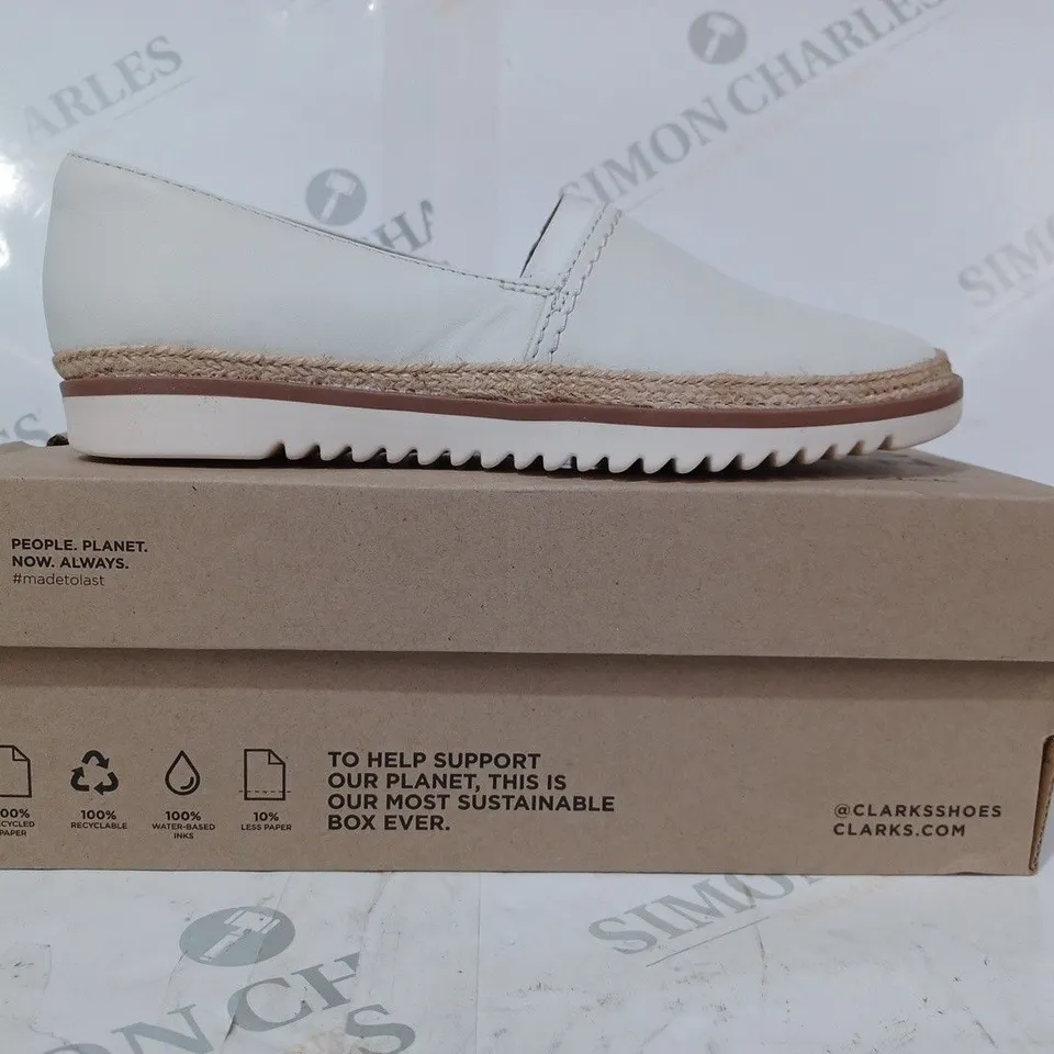 BOXED PAIR OF CLARKS SERENA PAIGE SLIP-ON SHOES IN WHITE UK SIZE 3