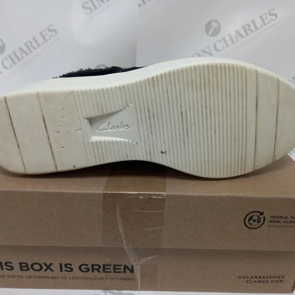BOXED PAIR OF CLARKS LAYTON TRAINERS BLACK SIZE 5