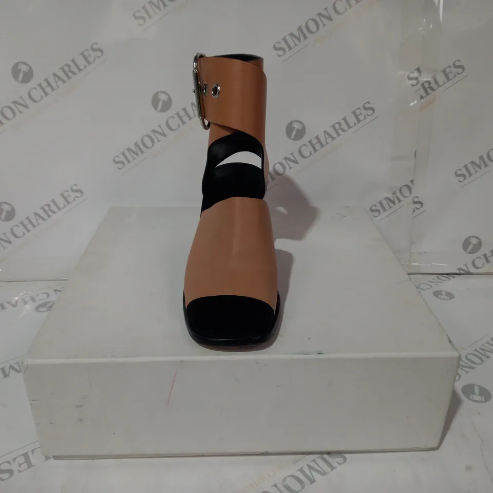 BOXED PAIR OF CÉLINE OPEN TOE BLOCK HEEL SANDALS IN NUDE EU SIZE 37
