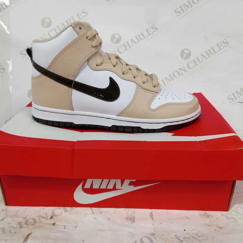 BOXED PAIR OF NIKE DUNK HIGH SHOES IN WHITE/SAND/BLACK UK SIZE 7