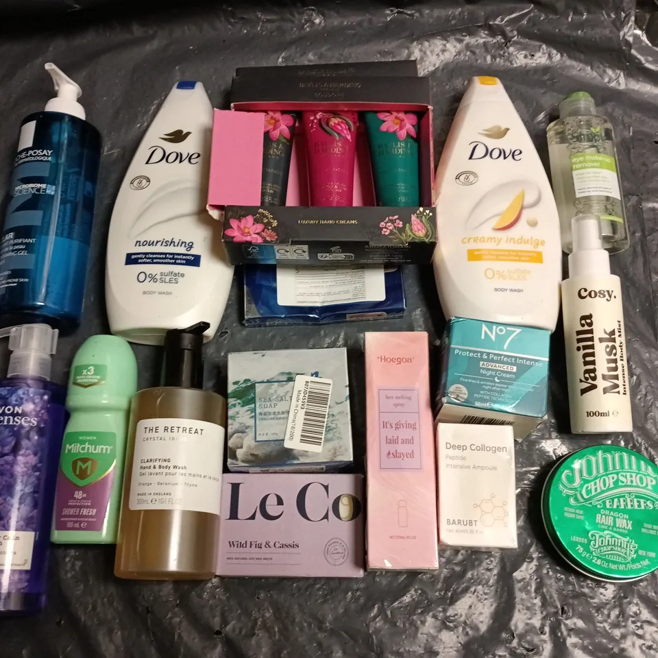 LOT OF APPROXIMATELY 22 ASSORTED HEALTH AND BEAUTY ITEMS TO INCLUDE DOVE, NO7 AND THE RETREAT