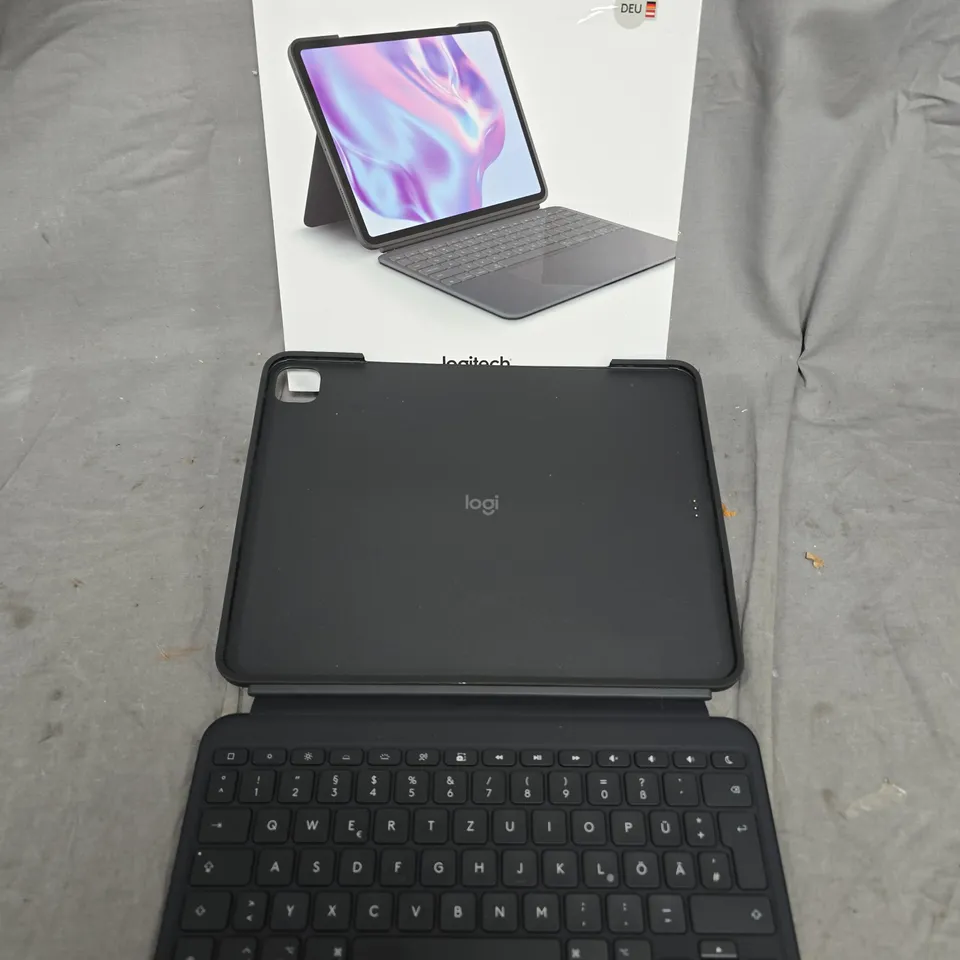 LOGITECH COMBO TOUCH IPAD PRO 13" KEYBOARD (GERMAN LAYOUT) 
