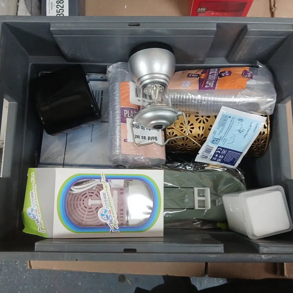 APPROXIMATELY 15 ASSORTED HOUSEHOLD PRODUCTS TO INCLUDE PERSONAL PROTECTION ALARM, 100 DISPOSABLE SHOT GLASSES, USB WATER PATTERN LIGHT ETC  