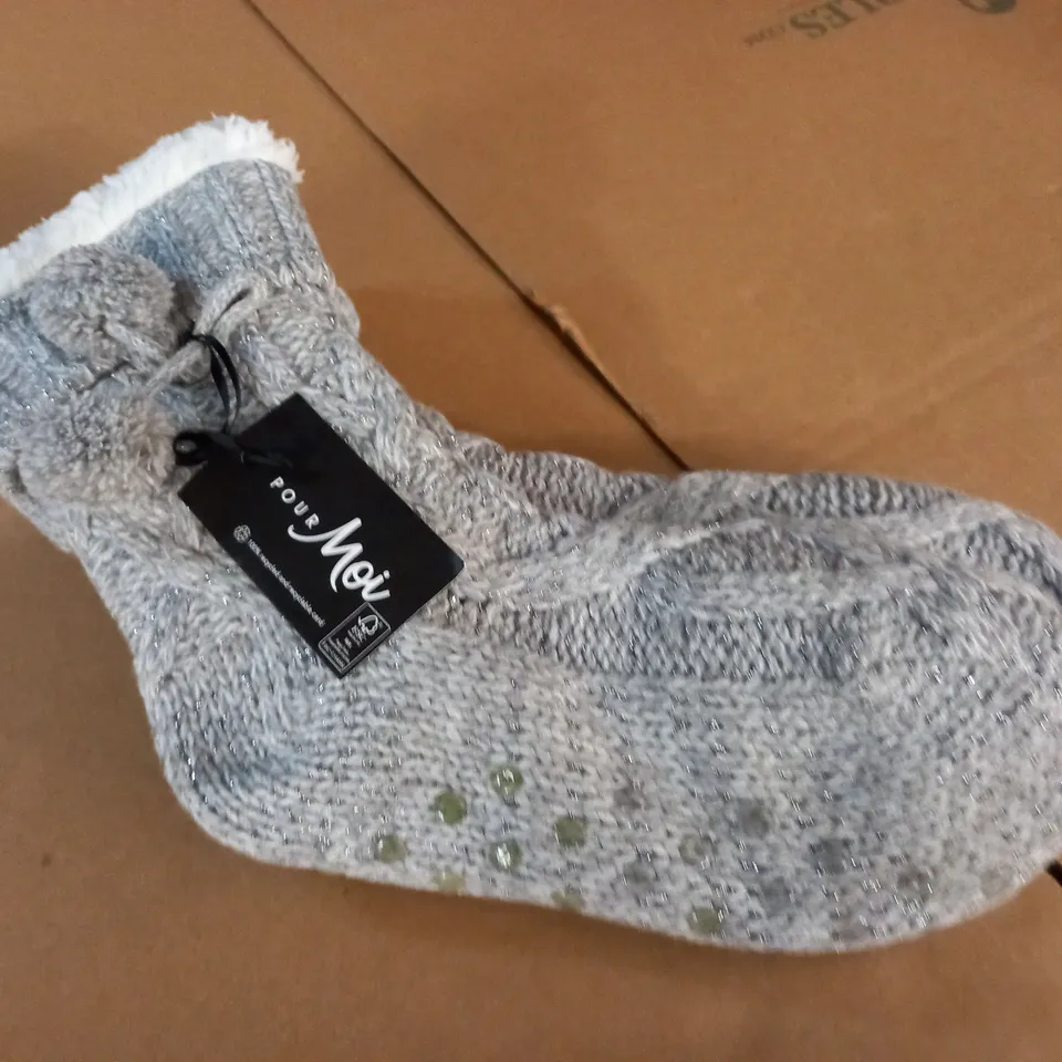 POUR MOI COSY CABLE KNIT SLIPPER SOCKS IN GREY - UK 6-8