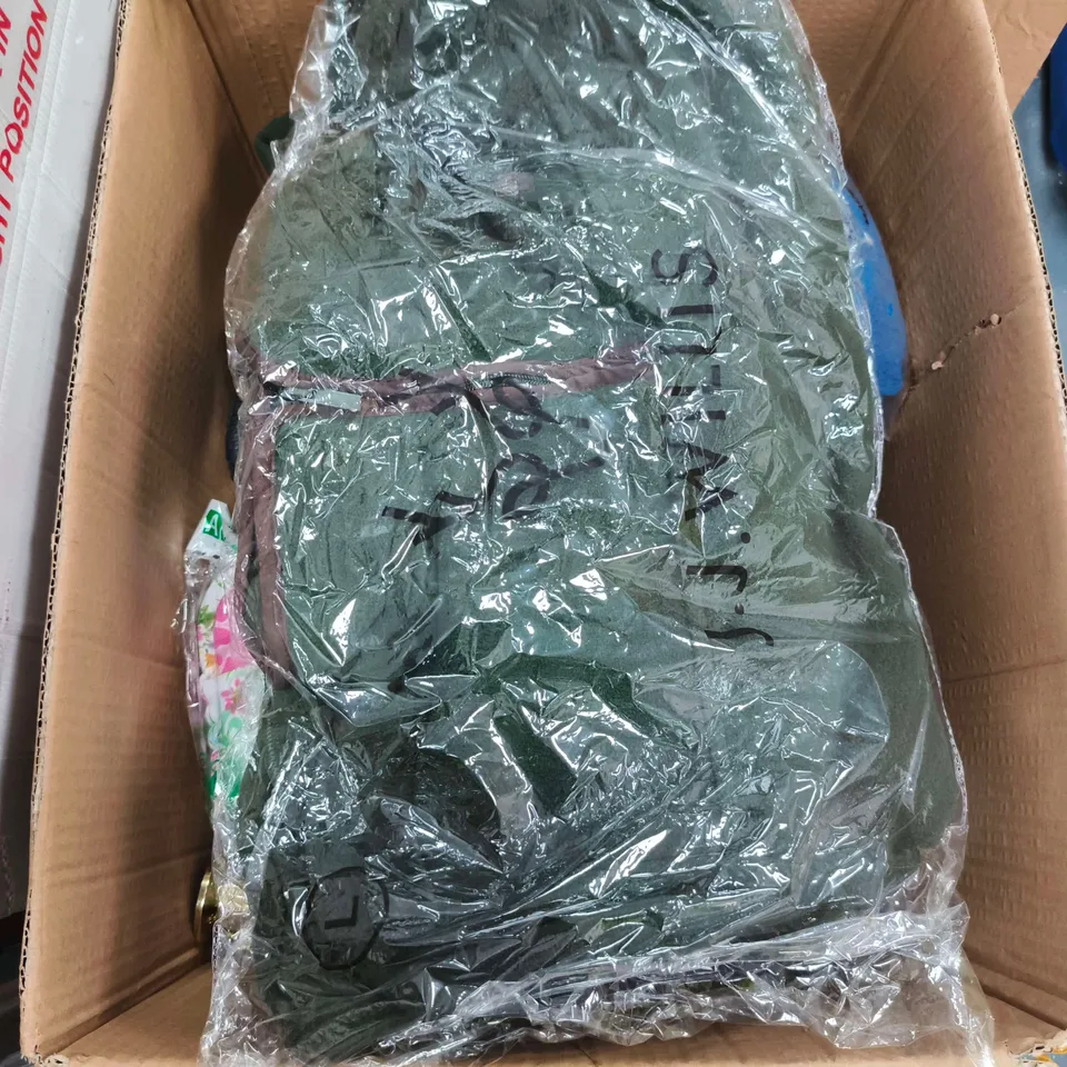 BOX OF APPROXIMATELY 15 ASSORTED ITEMS INCLUDING FLOWERY SANDALS, J.J.WILLIS MENS QUARTER ZIP FLEECE AND &MAISIE BLUE T SHIRT
