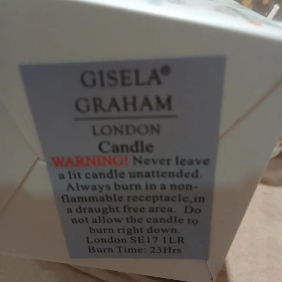 APPROXIMATELY 36 GISELA GRAHAM LONDON CARAMEL APPLES SCENTED CANDLE – GLASS JAR (BOXED)