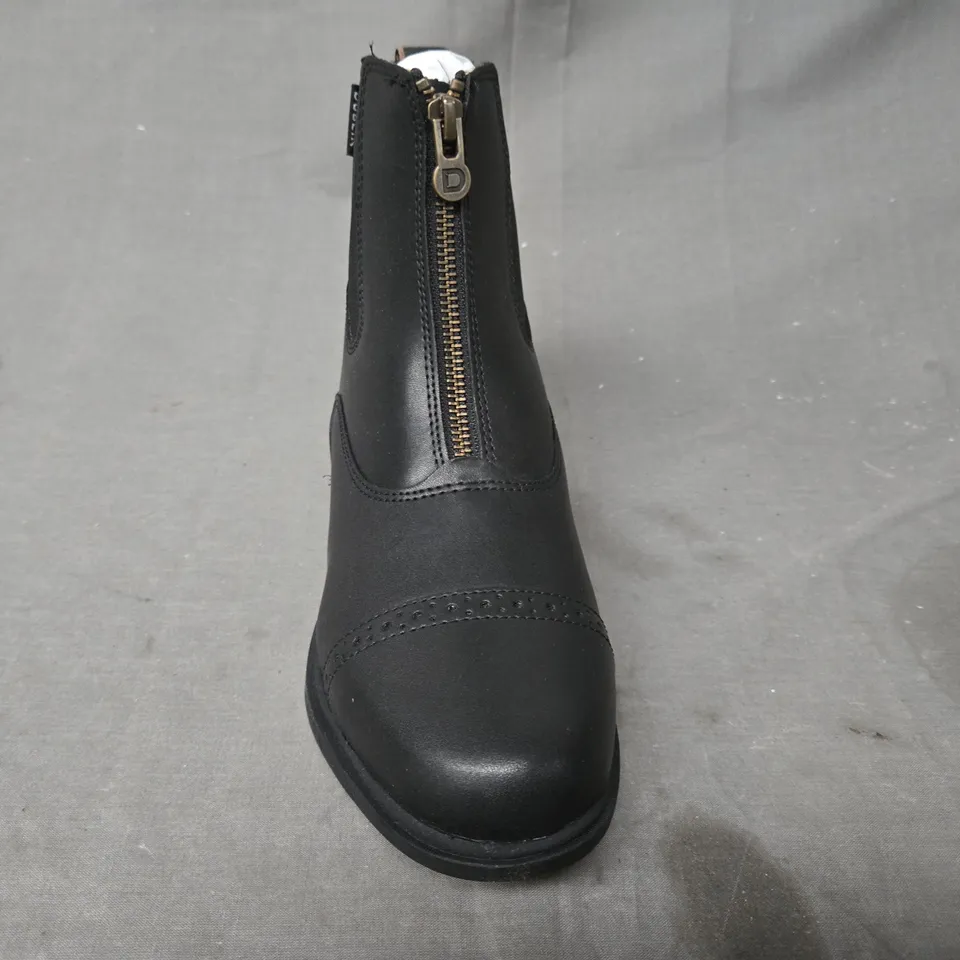 BOXED PAIR OF DUBLIN ALTITUDE ZIP BOOTS IN BLACK UK SIZE 5