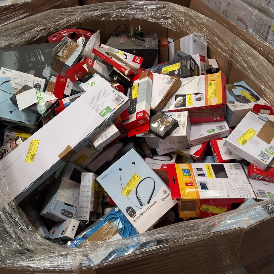 PALLET CONTAINING ASSORTED ELECTRICAL RETURNS INCLUDING HOME SECURITY WIFI CAMERA, AERIALS, BRIGHT BEATS SPEAKER, GAMING KIT, HEADPHONES & BLUETOOTH CD BOOMBOX