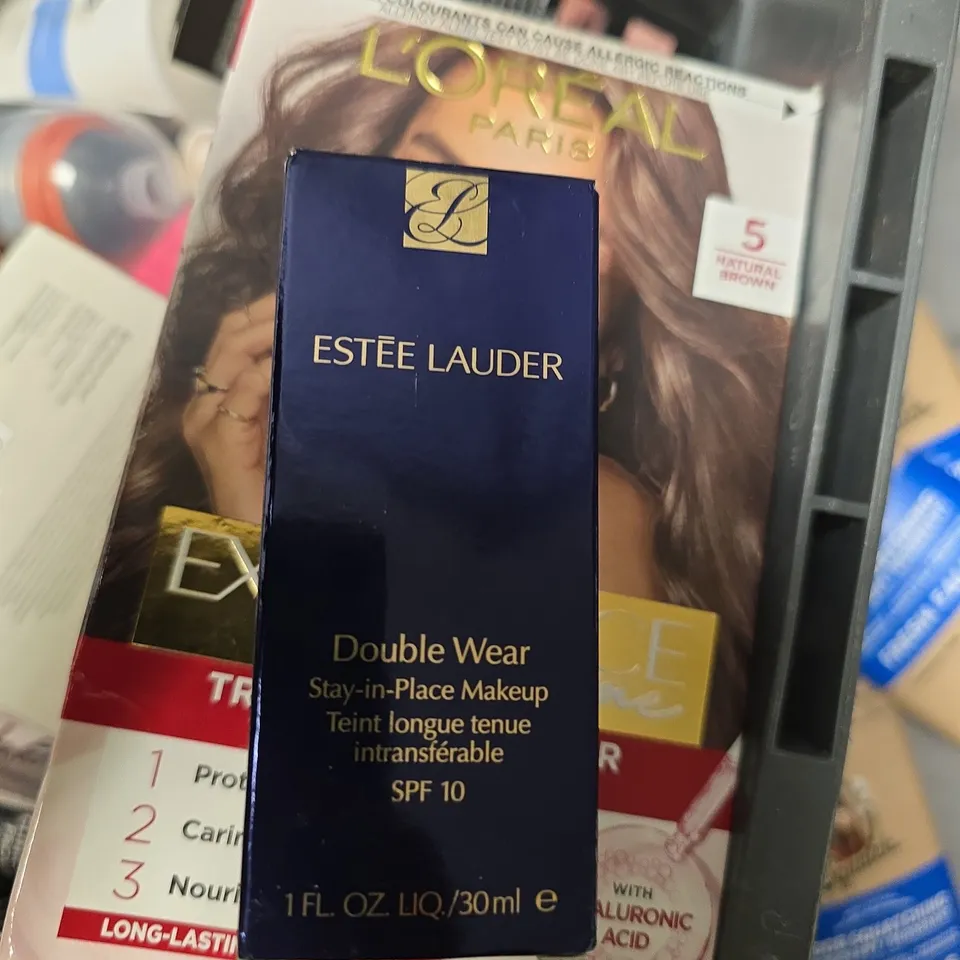 L’ORÉAL PARIS EXCELLENCE CREME HAIR COLOUR KIT (SHADE 5 NATURAL BROWN) + ESTÉE LAUDER DOUBLE WEAR FOUNDATION SPF 10 – BOXED LOT