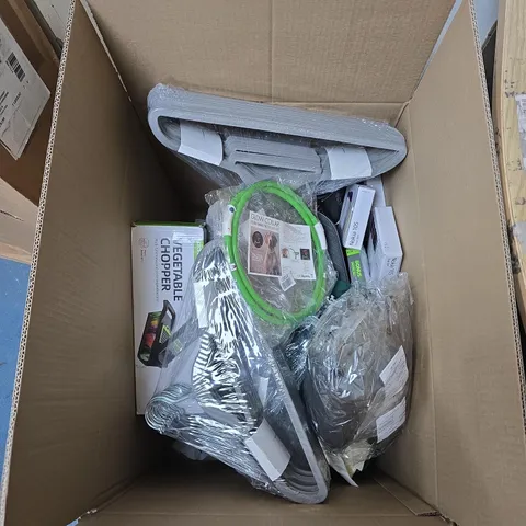 BOX OF APPROXIMATELY 15 ASSORTED ITEMS TO INCLUDE: HANDHELD GARMENT STEAMER 