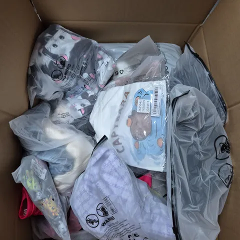 BOX OF APPROXIMATELY 20 ASSORTED KIDS CLOTHING ITEMS TO INCUDE - BAG, PYJAMAS, DRESS, ETC