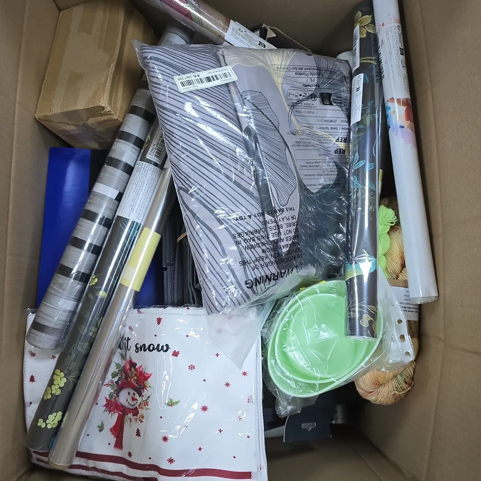 APPROXIMATELY 15 ASSORTED HOUSEHOLD PRODUCTS TO INCLUDE FLOOR STICKERS, WALLPAPER AND WOOL