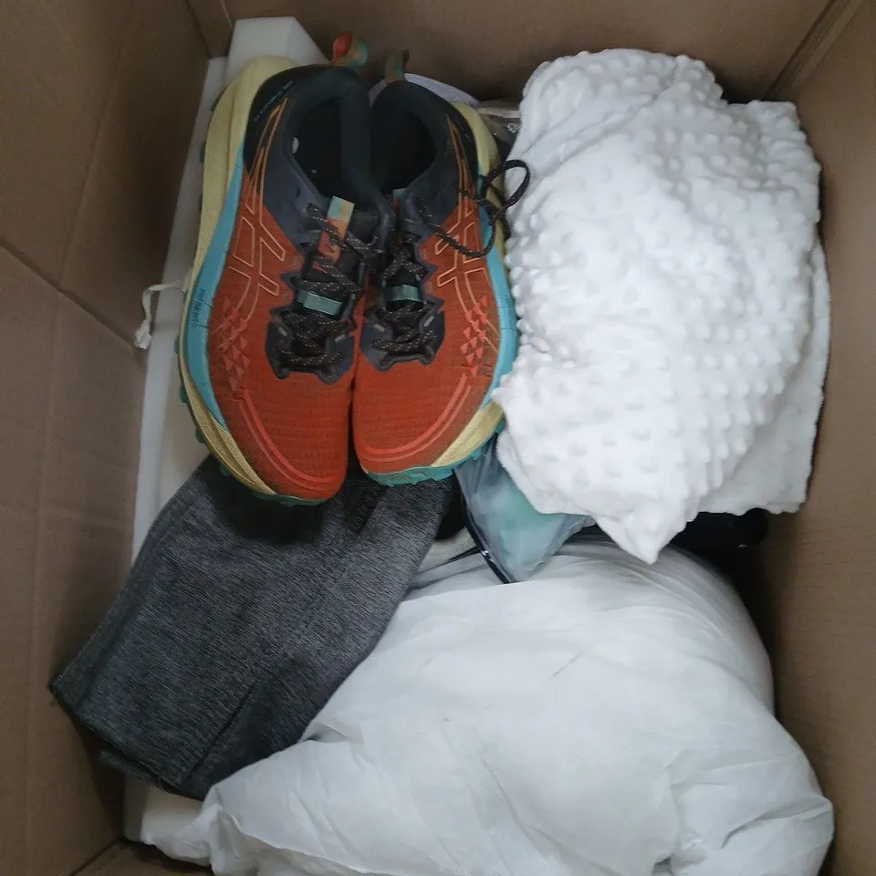 BOX OF APPROXIMATELY 15 ASSORTED ITEMS TO INCLUDE SHOES, CLOTHING ETC.