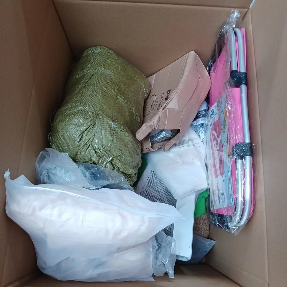 BOX TO CONTAIN APPROX 15 X ASSORTED HOUSEHOLD PRODUCTS, INCLUDES GARDEN HOSE, EXTENSION LEAD, OVER GLOVE ETC 