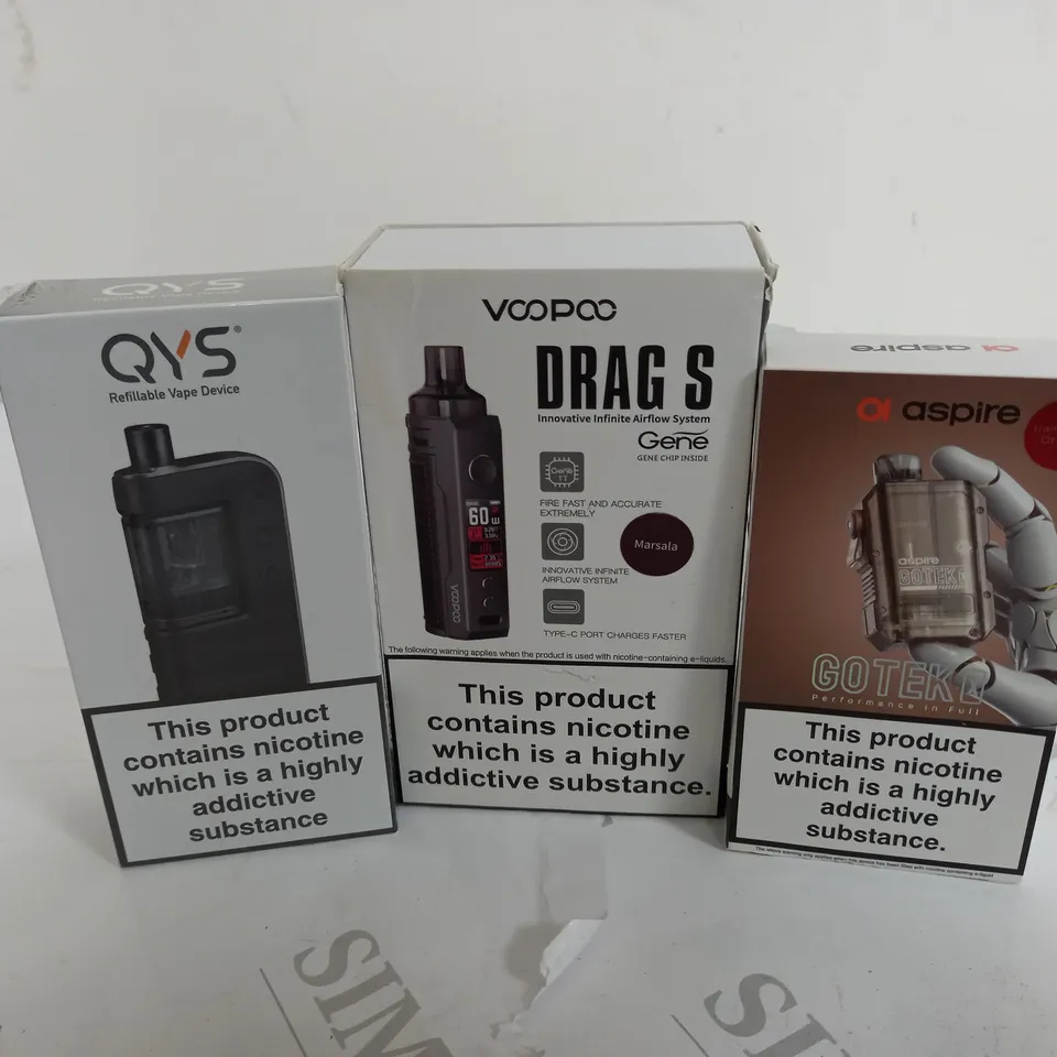 APPROXIMATELY 20 VAPES & E-CIGARETTES TO INCLUDE QYS, VOOPOO DRAG S, ASPIRE GOTEK, ETC