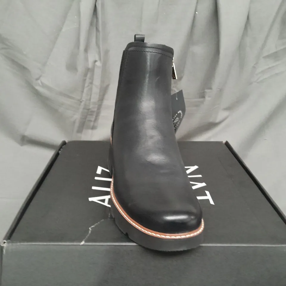 BOXED PAIR OF NATURALIZER DARRY BOOTS IN BLACK SIZE 7
