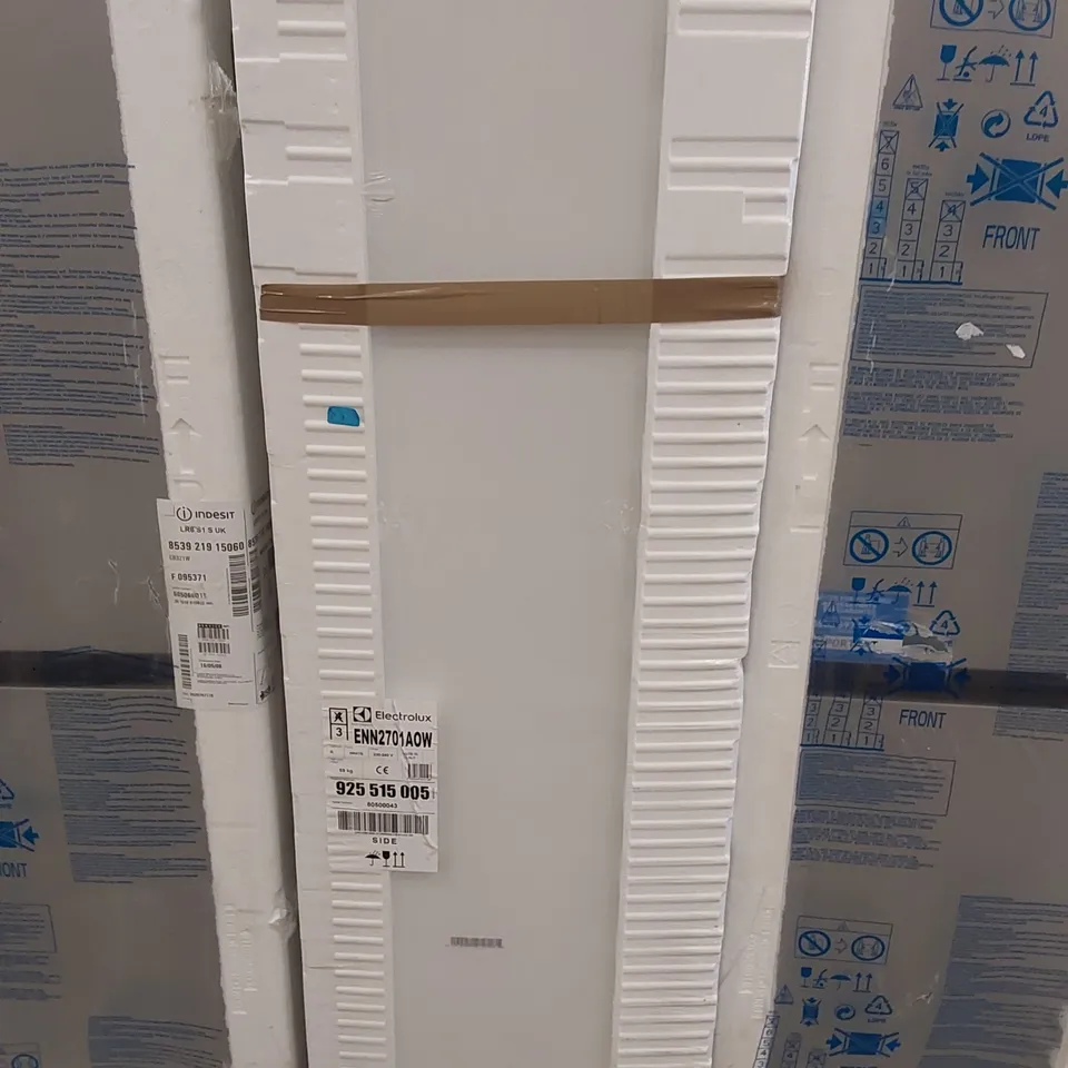 ELECTROLUX FRIDGE FREEZER ENN2701AOW