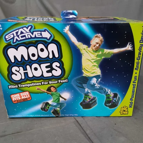 MOON SHOES MINI TRAMPOLINES FOR YOUR FEET – BOXED TOY (AGES 7+)