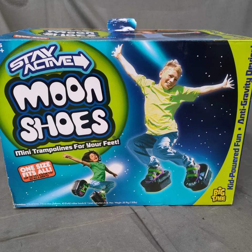MOON SHOES MINI TRAMPOLINES FOR YOUR FEET – BOXED TOY (AGES 7+)