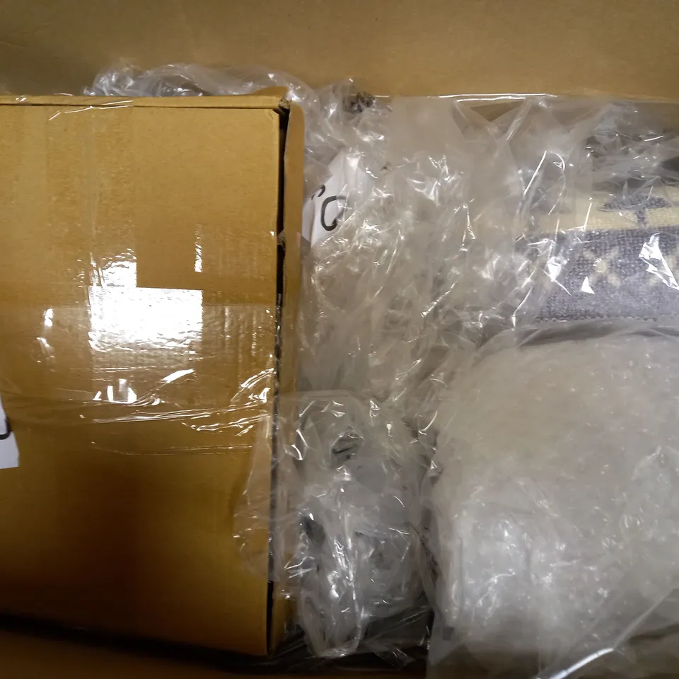 LOT OF APPROXIMATELY 15 ASSORTED HOUSEHOLD ITEMS, TO INCLUDE EARBUDS, LENS PROTECTOR, PLACEMATS, ETC