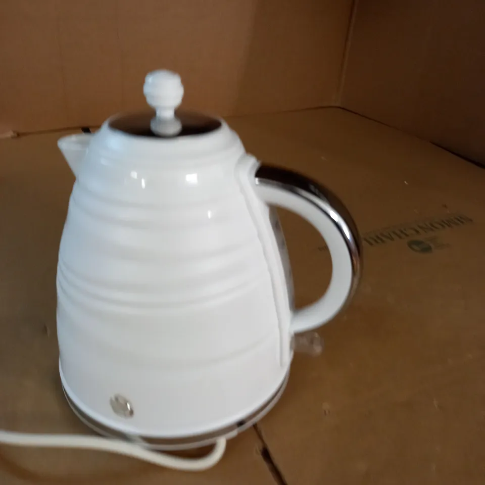 UNBOXED SWAN 1.7L KETTLE