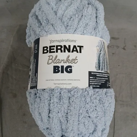 BERNAT BLANKET BIG YARN SKEIN – LIGHT BLUE/GREY 