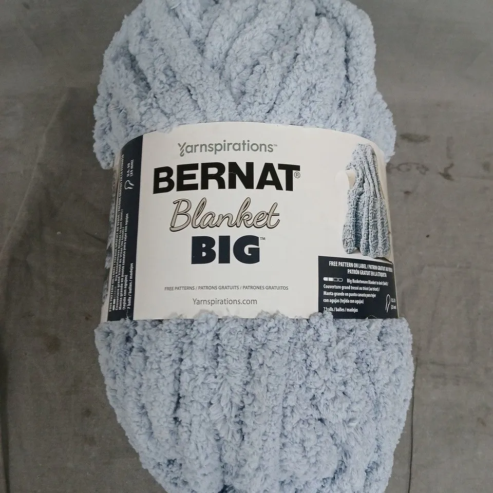 BERNAT BLANKET BIG YARN SKEIN – LIGHT BLUE/GREY 