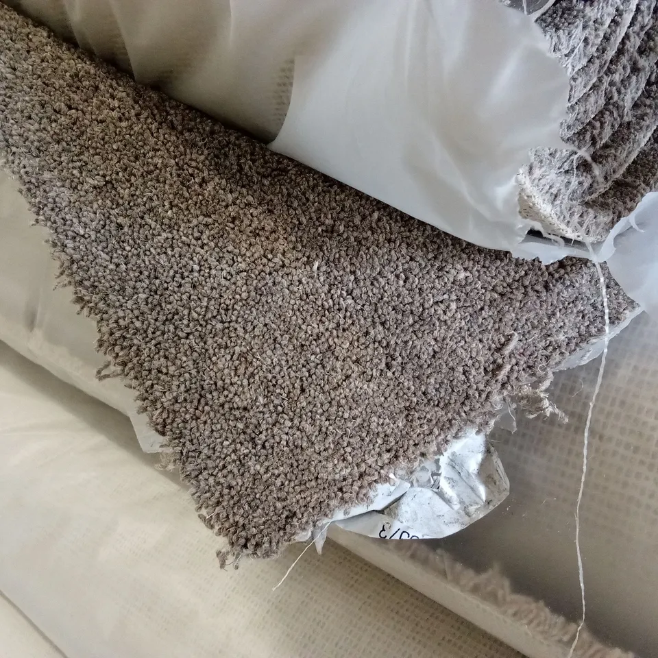 ROLL OF QUALITY TUDOR TWIST REGAL CHESTNUT CARPET // APPROX SIZE: 4.4 x 5m