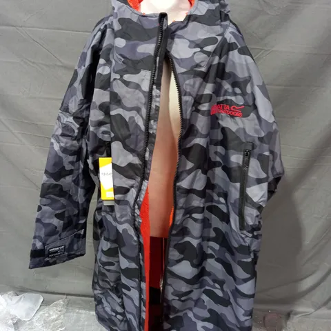 REGATTA ADULT WATERPROOF ROBE WITH FUR LINING - UK L/XL
