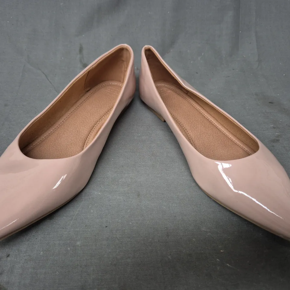 BOXED PAIR OF ASOS DESIGN POINTED TOE SHOES IN NUDE UK SIZE 9