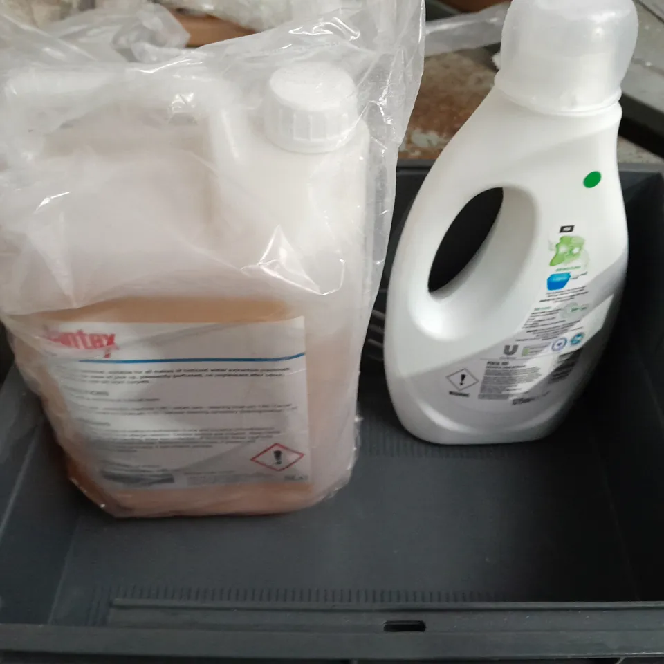 BOX OF APPROXIMATELY 5 CLEANING PRODUCTS - VAX - NON-BIO / COLLECTION ONLY 