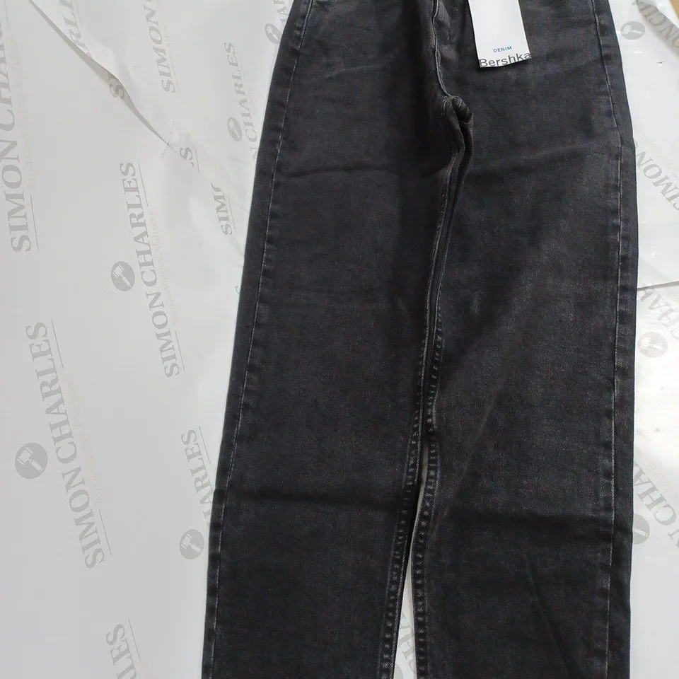 BERSHKA BLACK DENIM JEANS MOM SLIM PETITE - UK 8