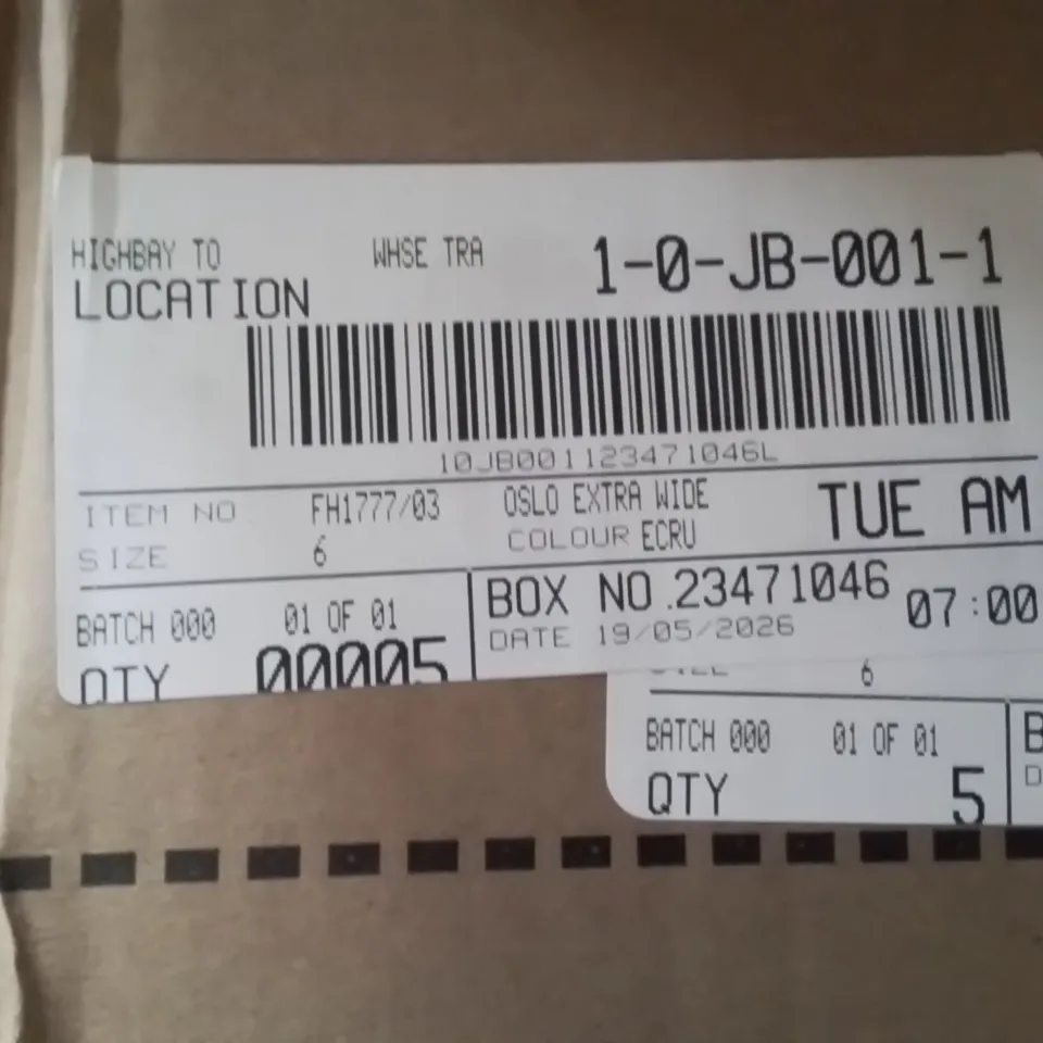 BOXED BRAND NEW APPROXIMATELY 5 SIMPLY BE OSLO EXTRA WIDE SHOES SIZE 6 ECRU