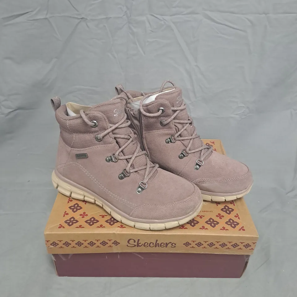 BOXED PAIR OF SKECHERS WOMEN'S HIKING BOOTS – UK SIZE 5
