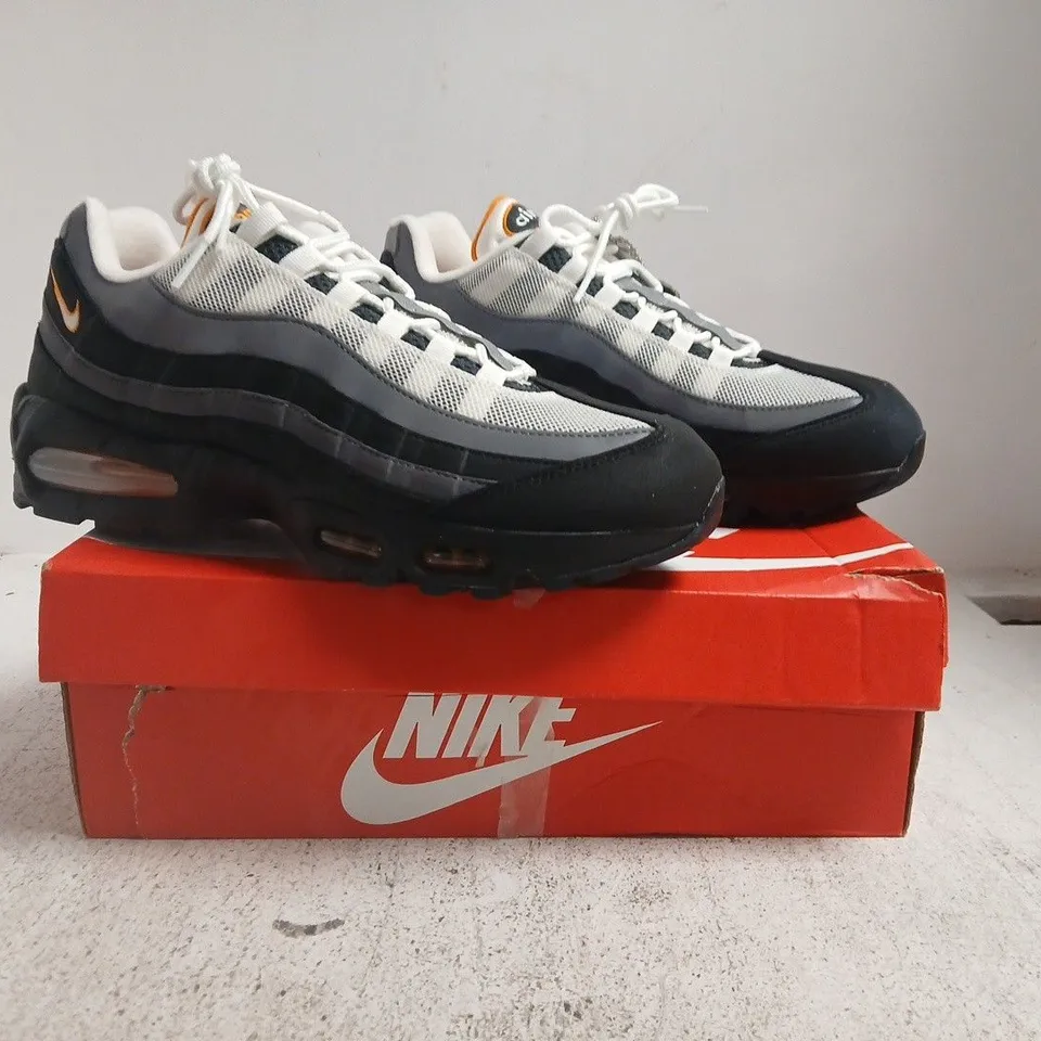 BOXED PAIR OF NIKE AIR MAX 95 BIG BUBBLE TRAINERS IN BLACK/GREY/WHITE SIZE UK 10