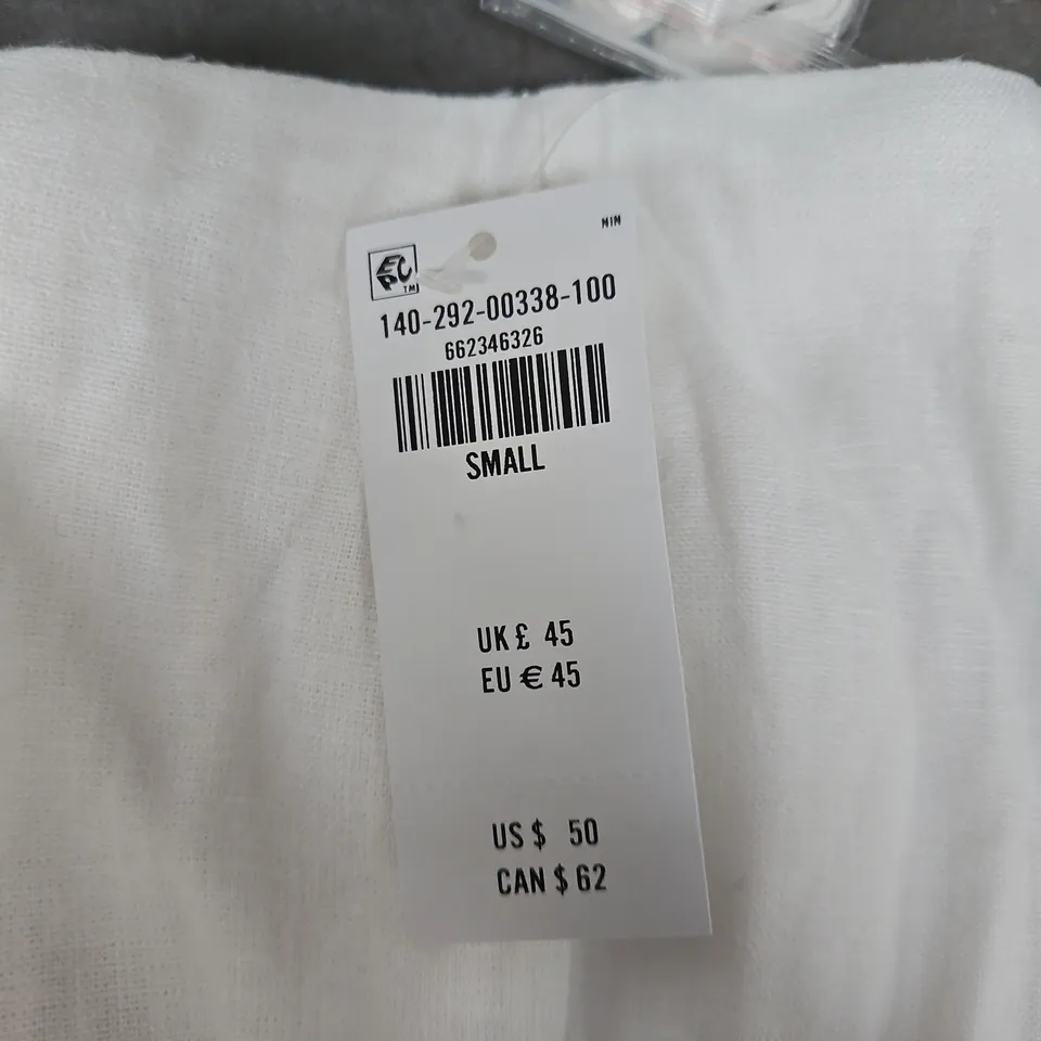 ABERCROMBIE & FITCH WHITE BUTTON-DOWN SHORT LENGTH TOP– SMALL (WOMEN)