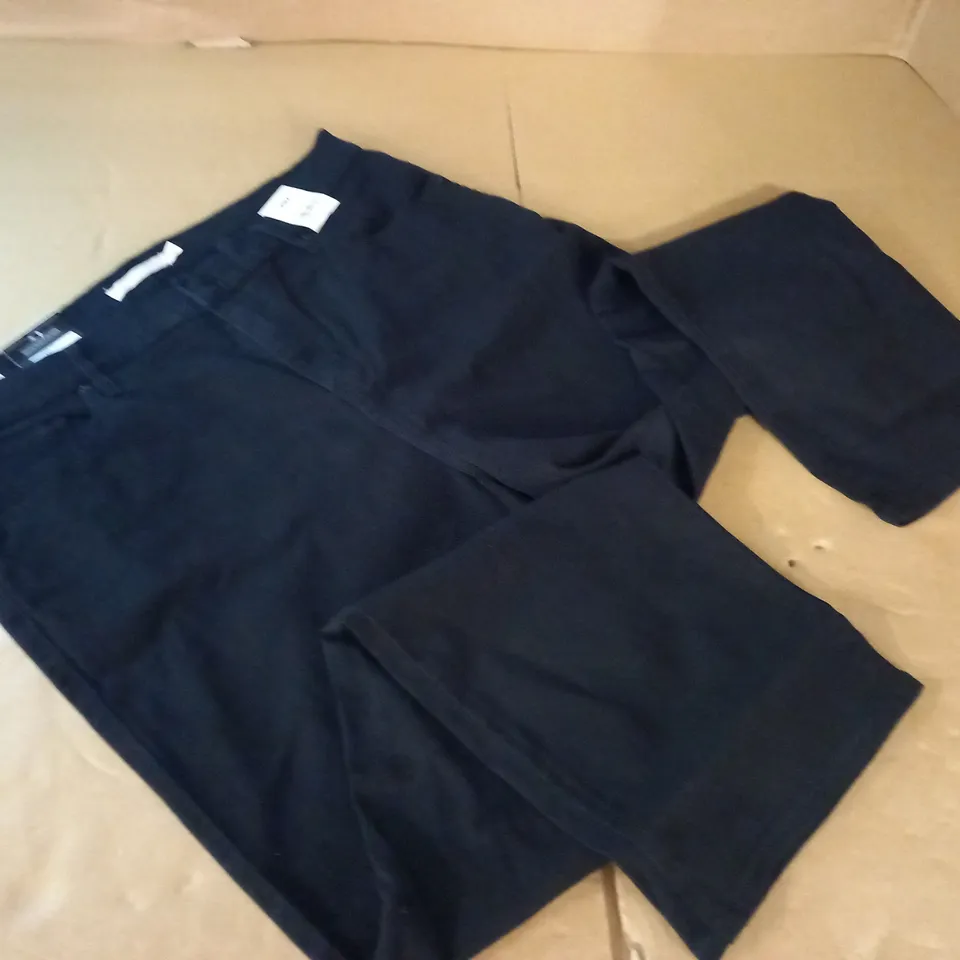 LEVIS 724 HIGH-RISE SLIM STRAIGHT JEANS - 16W