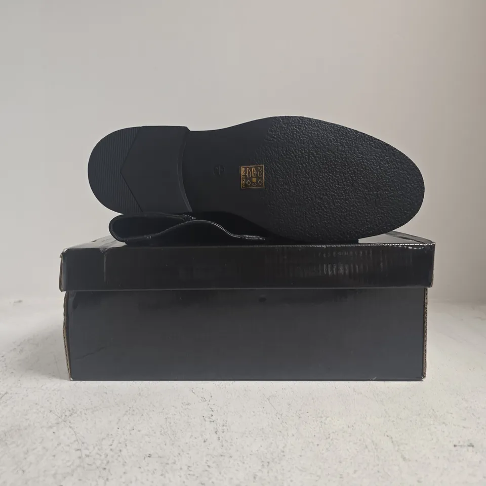 BOXED PAIR OF READY SALTED KNEE HIGH BOOTS IN BLACK SIZE 7
