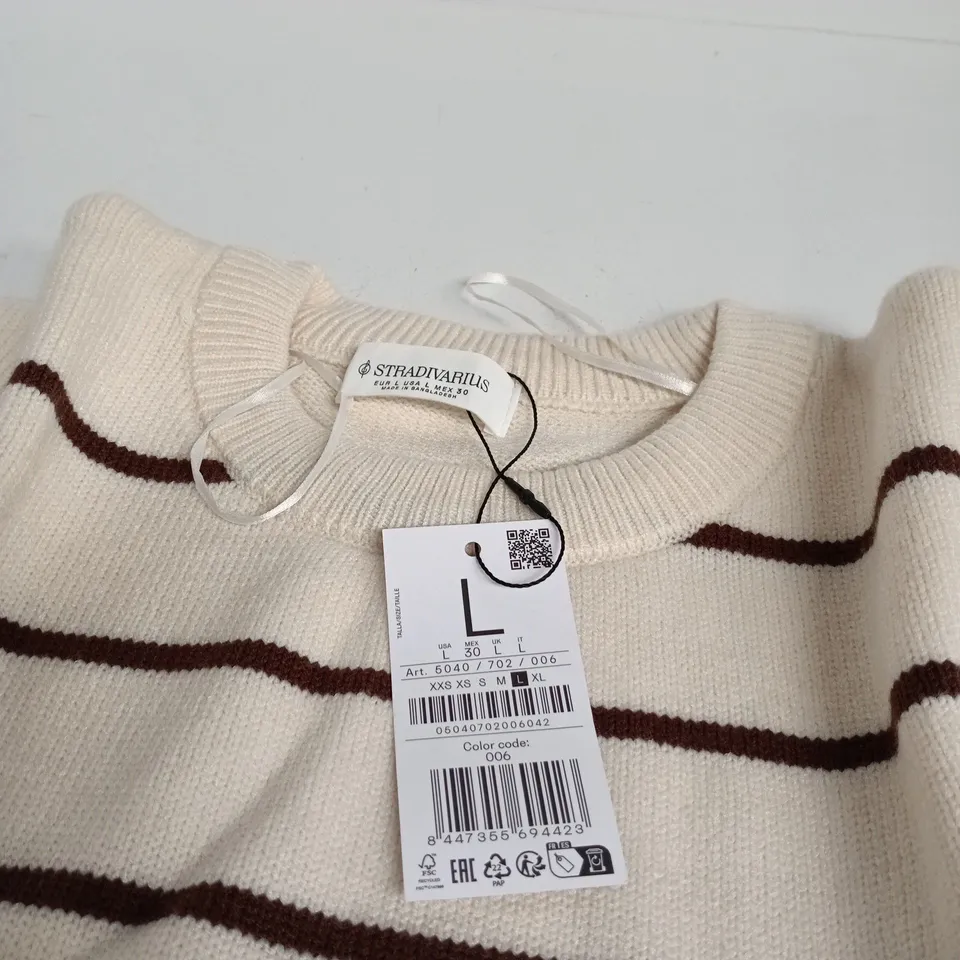 STRADIVARIUS CREAM KNIT SWEATER WITH BROWN STRIPES – WOMEN'S LARGE